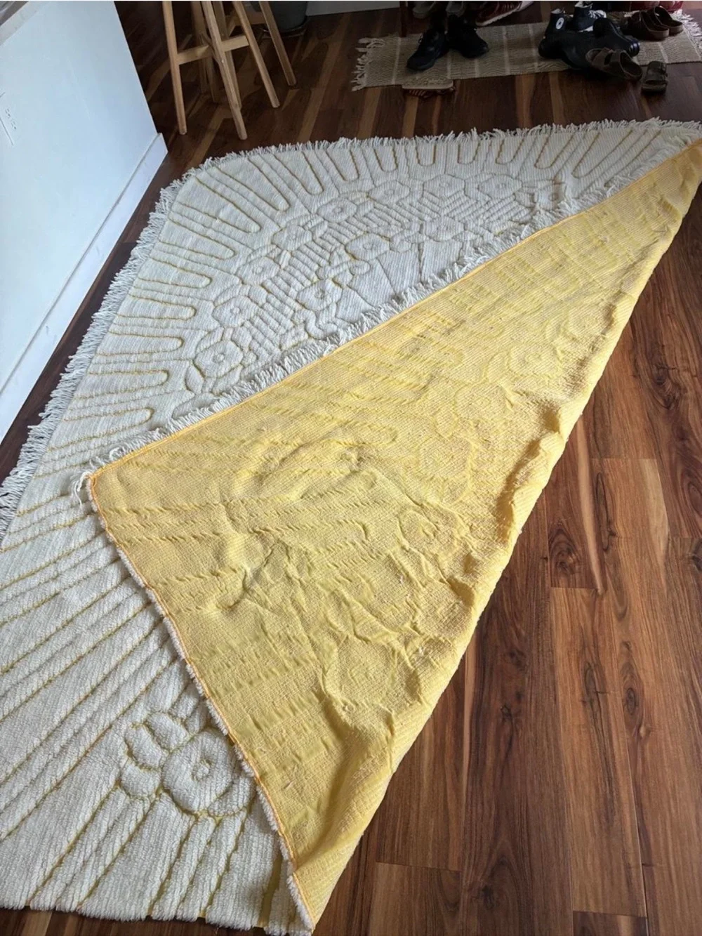 Vintage Chenille Floral Bed Spread White Butter Yellow Fringe Trim Full/Queen